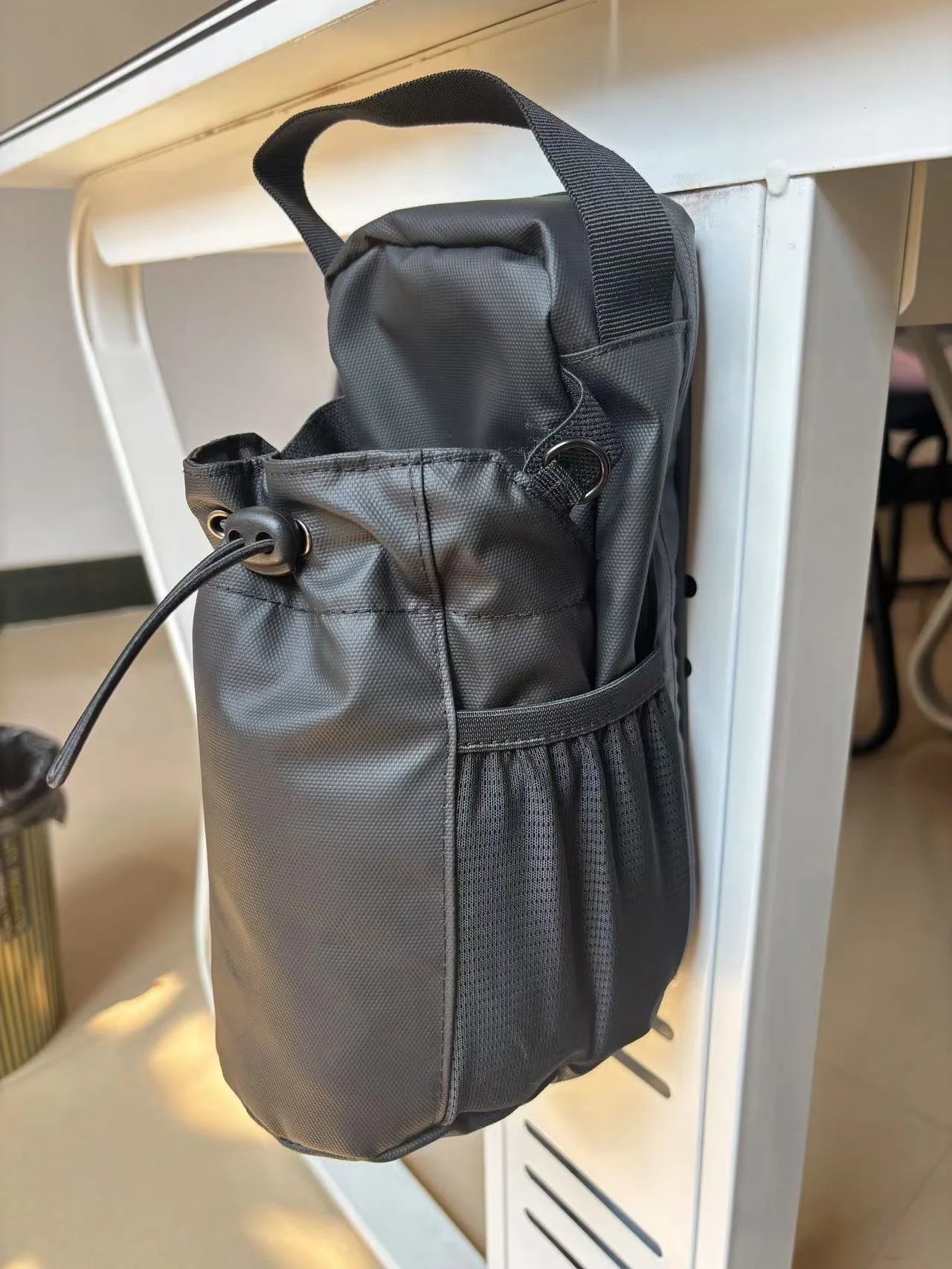 Portable and magnetic gym bag